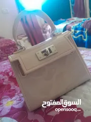  4 والسعر 10 شيكل
