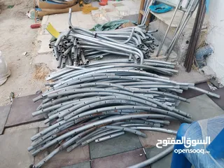  2 مواسير حديد ترامبولين و زنبركات زمبركات . موقعنا ماركا الجنوبية طريق الحزام