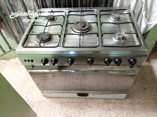  1 غاز وفرن إيطالي خمس رؤوس وميكروويف ومكنسة كهربائية للبيع