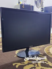  4 كمبيوتر جيمنج للبيع مواصفات ممتاز جدا للستريمر أو العاب أو تصميم بشغل كل شي في بالك