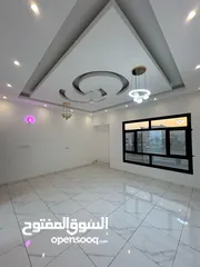  19 توين فله راقيه للبيع في العامرات الرابعه على الشارع