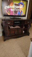 2 طاولة تلفزيون خشب مستعمل ولكن نضيف