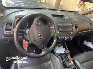  5 كيا K3 2018 صالون سيدان للبيع فل ما عدا الفتحه لون سيلفر