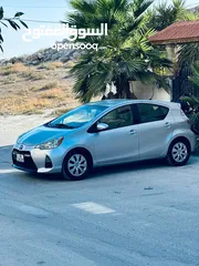  6 تويوتا بريوس سي Prius c 2012