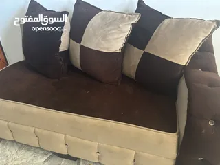 1 بيع كنب  كورنر مستعمل يحتاج تنجيد فقط السعر مغري للمعني الجاد التواصل طقم حشىه داخليه ممتازه يحتاج ت