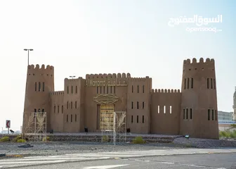  1 ارضيين للبيع بالمنامة سكنى رابع قطعه من شارع افضل موقع