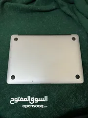  5 Macbook Air 2017مستعمل بحاله ممتازه ونظيف جدا عليه نظامين الماك و الويندوز