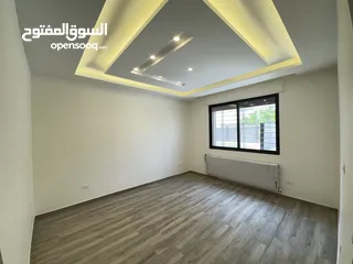  19 شقة مميزة طابق ارضي مع حديقة مساحة 210 م وخارجي 200م باجمل مناطق رجم عميش