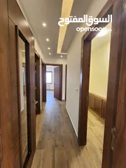  11 شقة طابقية للبيع في حي الصحابة - ref : 14579
