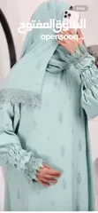  3 فساتين وعبايات