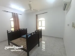  4 شقة نصف مؤثثة مكيفات وستائر غرفتين بالقرب من جامع الإسلام للعوائل فقط