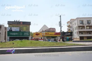  6 مبني للبيع مرخص وجها شارع ابو الهول السياحي الرئيسي والممشي وخطوات لللاهرامات والصوت والضواء