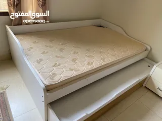  2 طقم اثاث صوفا لستة اشخاص بحالة جيده جدا + سرير