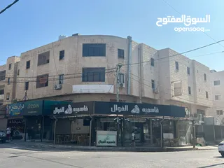  8 مجمع تجاري في وسط إربد عبارة عن محلات وشقق مع تسوية