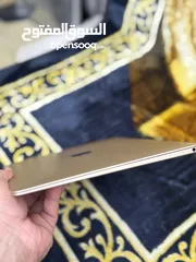  5 MacBook air m3 Gold colour