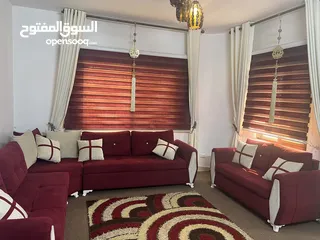  2 طقم كنب خشب سويد سماكة 2،5 سم  9 مقاعد للبيع   وطقم برادي زيبرا عدد 3 نفس لون الكنب  وسجادة لون خمري