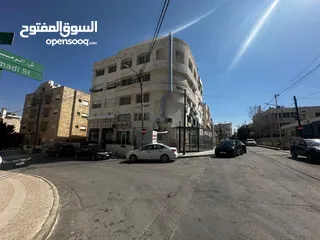 4 محل تجاري مميز للبيع خلف فندق الفور سيزونز