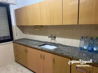  1 شقه فارغة للايجار في الشرفه قرب شارع القدس