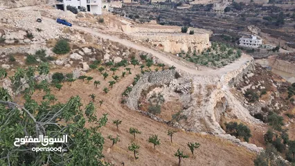 8 أرض في بيت كاحل مطلة على شارع واد القف