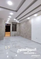  14 شقة مميزه مساحتها 160م او مع روف 200 م في الحي الشرقي