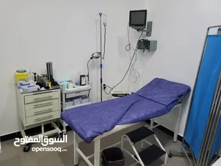  7 عياده طابقين بمساحه 200 متر مجهزه طب عام واسنان للبيع او للضمان