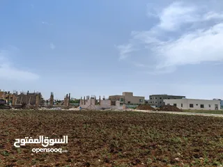  16 فرصة سكنية استثمارية قطع أراضي في منطقة الروضة ناعور قبل بلدية حسبان سكن ج مساحات متنوعة وموقع مميز
