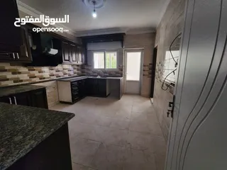  16 شقة طابقية فارغة للبيع في الرابية - ref : 14569