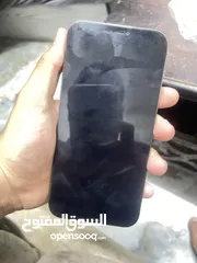  2 تلفون آيفون مستعمل بحاله ممتازه بطاريه 79% و 256 جيجا بسعر ممتاز غير قابل للتفاوض ولايوجد خدمه توصيل