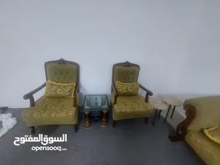  4 طقم كنب 7 مقاعد بحالة جيدة جدا