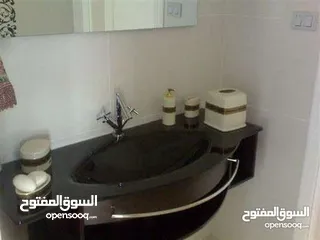  2 شقة طابق ثالث ديلوكس مميزة باطلالة رائعة وبسعر مغري مغري جداا باجمل مواقع شميساني / ref 1153