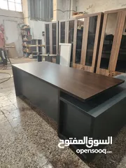  3 مكتب مدير قياس مترين مع جانبية وادراج وطاولة هديه مع كل مكتب توصيل مجاني لعمان
