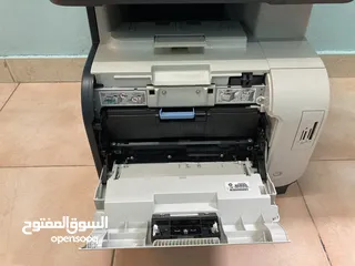  13 طابعة اتش بي ليزر ملونة مع نسخ سكانر وتطبع على الوجهين وحبرها ممتلئ