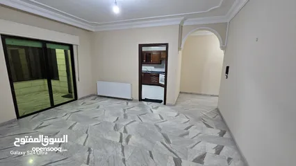  3 شقه فارغة للإيجار في منطقة الرابيه 200 متر