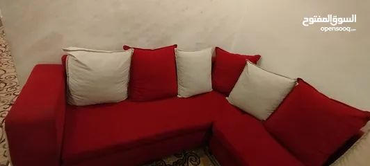  9 طقم كورنر 9  مقاعد بحالة جيدة جدا لون خمري وبيج