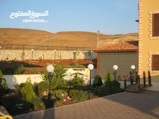  2 للبيع شاليه السلط حوض الخيمه التحته مساحة الارض4 دونم مساحة البناء 280 مع بركة سباحه السعر 140الف