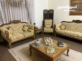  3 طقم كنب ضيافة تفصيل خشب ممتاز – بحالة ممتازة