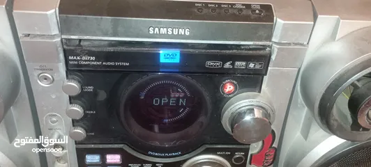  6 ستيريو نوع سامسونج استعمال خفيف للبيع بسعر مغري بحق سماعاته