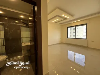  6 شقة أرضية فاخرة للبيع طريق المطار الحويطي خلف المدارس العالمية .. بسعر لقطة