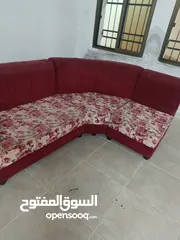  2 اثاث مستعمل للبيع بسعر مناسب جدا  الاثاث بحالة جيدة جدا والبيع لكامل القطع
