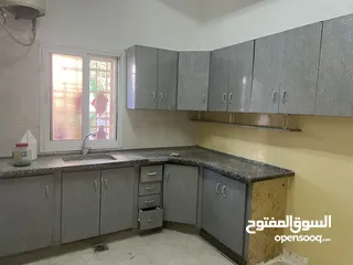  1 شقه فارغة للايجار في الشرفه قرب صيدلية الشرفة  لعائله صغيره فقط