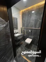  7 في موقع مميز في أم أذينة تملك شقة طابق أخير مع روف 215م بتشطيبات راقية / ref 9509