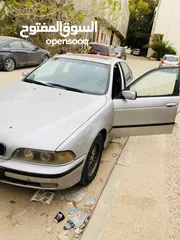  4 سيارة BMW528