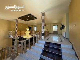  17 فيلا للبيع