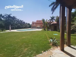  5 قصر للبيع بمدينة الشروق بكمبوند