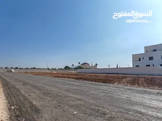 1 مشروع ريف كومباوند في ام العمد قرب طريق المطار جسر مادبا، قطع اراضي داخل التنظيم سكن ريفي منطقة فلل