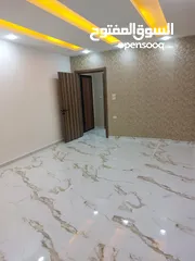  4 .. شقة فارغه فاخره للإيجار ..