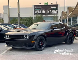  1 Dodge challenger SRT 2020