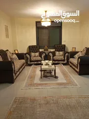  3 شقه مميزه.وفخمه .تشطيب شخصي ..مسكونه من سنتين ..في منطقة هادئة..عمارة صغيرة..مفتوحه من ثلاث جهات .