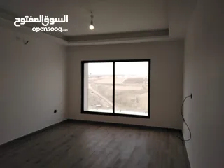  9 شقه اخير معروف للبيع في كرادور عبدون المساحه 240م