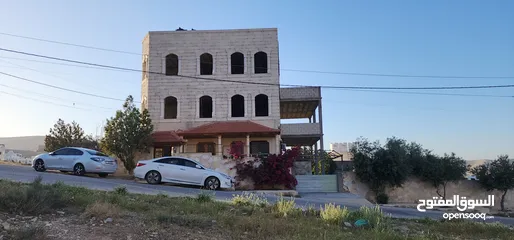  5 شقة بناء عظم مميزة للبيع طابق ثاني و ثالث وسطح بمساحات 240م مع ترسات....البيع منفصل أو كلي من المالك